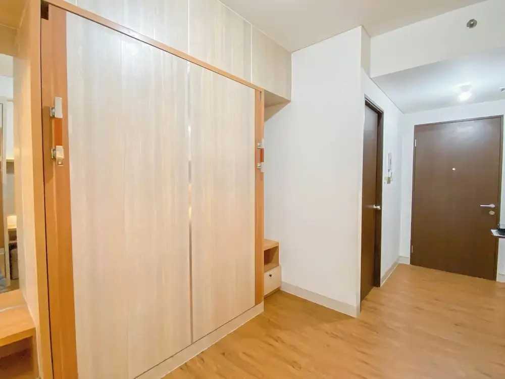 Nice and Comfy Studio Apartment at Transpark Cibubur By Travelio