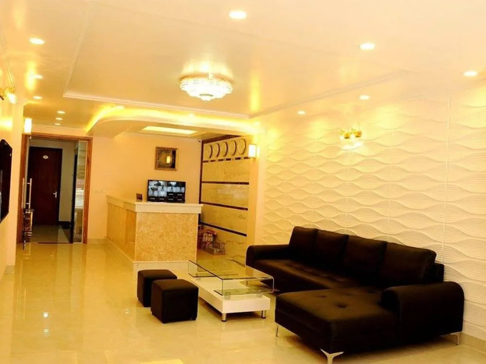 OYO 620 New World Hotel