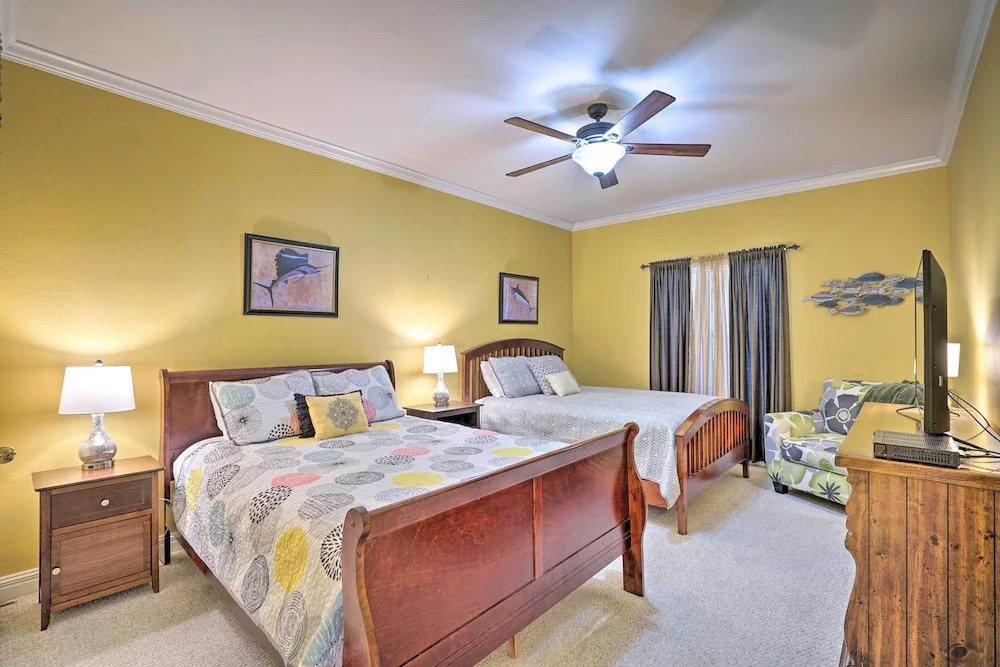 Coastal Condo w/ Pool in South Padre Island!