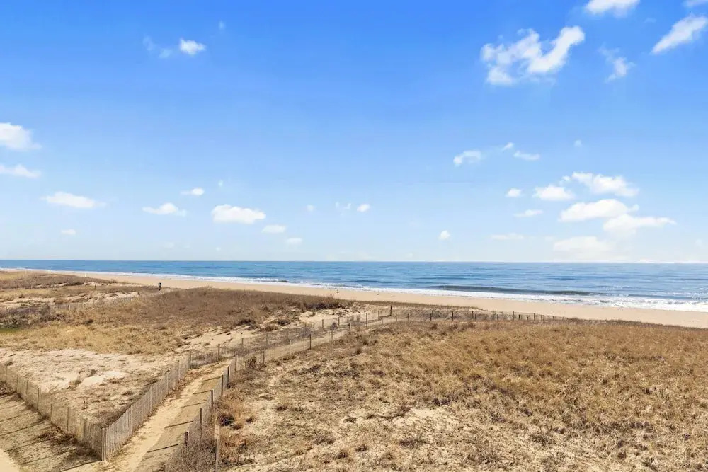 Adagio 302 Modern 2BR Condo With Ocean Views