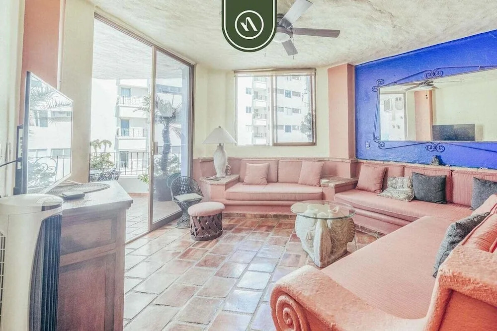Oceanview 2BR Condo - Romantic Zone - Rooftop Pool