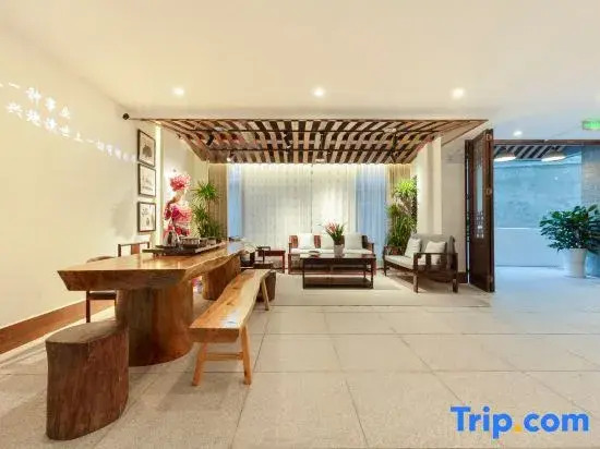 Phoenix Qingcheng Mountain Water · Courtyard Viewing Homestay