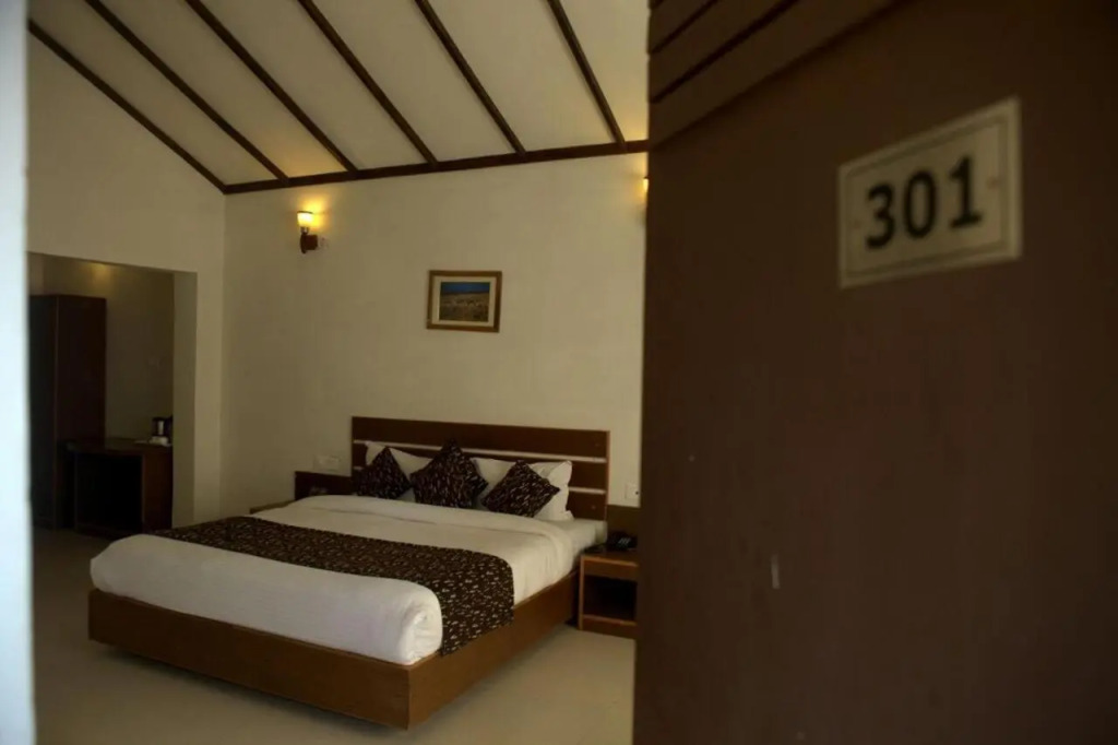 Corbett Rattan Elwood Resort