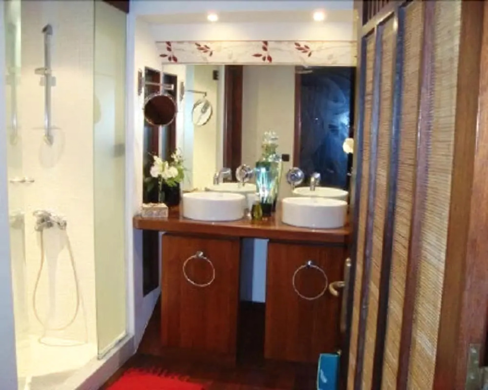 Bora Bora Bungalove