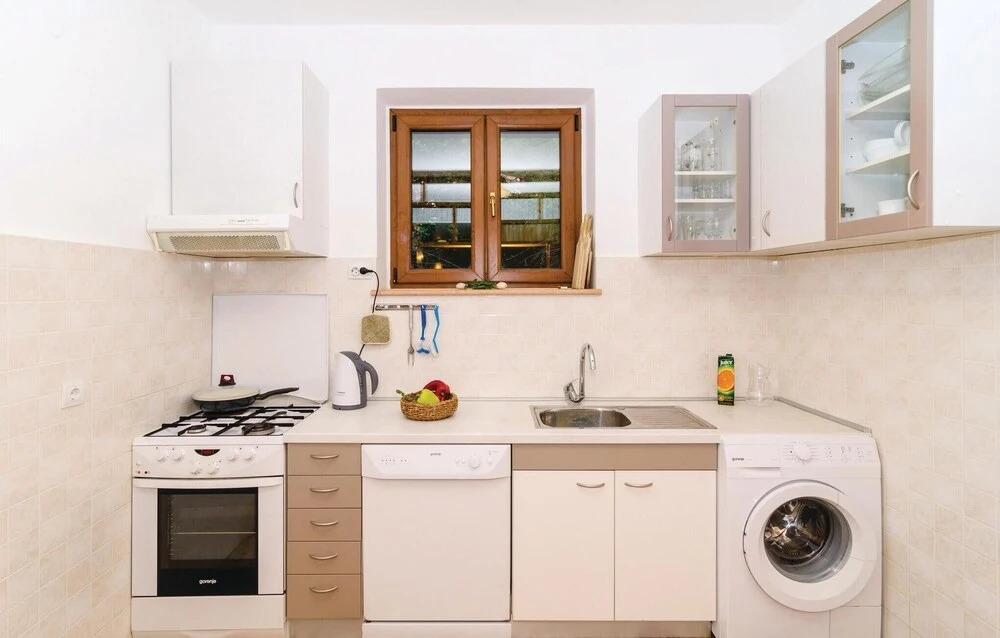 Stunning Home in Zaton Mali With Wifi and 5 Bedrooms
