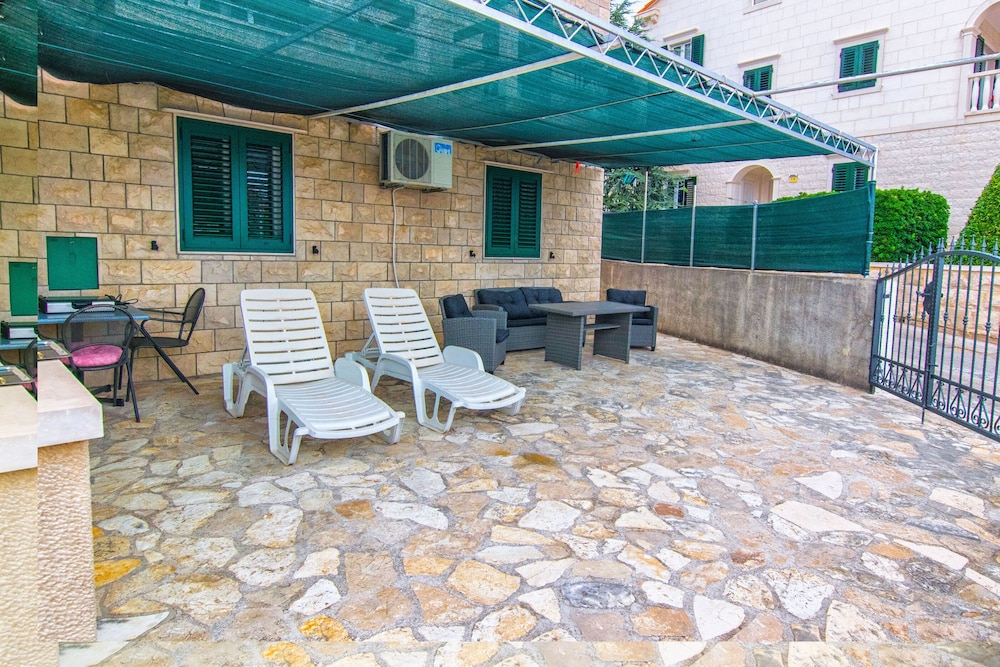 Marijana Bol Apartments