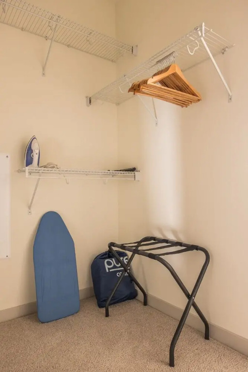 FRONTDESK Main & Clay Apts Butcḣertown Louisville