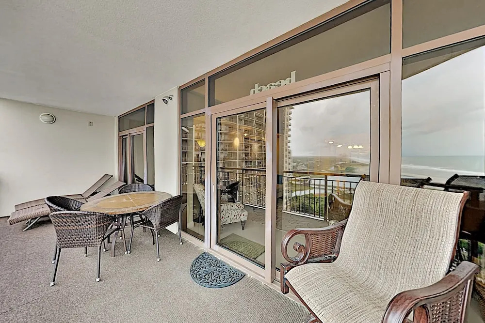 Immaculate Beachfront W/ Resort-style Pools 2 Bedroom Condo