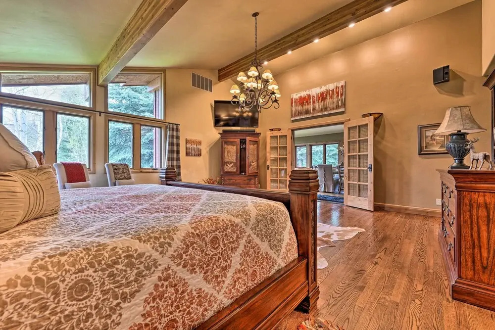 Luxe Sun Valley Retreat w/ Hot Tub, 3 Mi to Resort