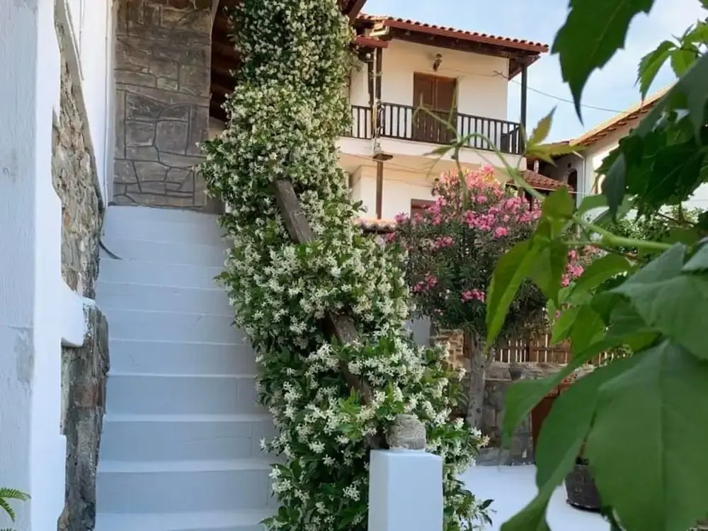 Snug Apartment in Agios Nikolaos With Garden