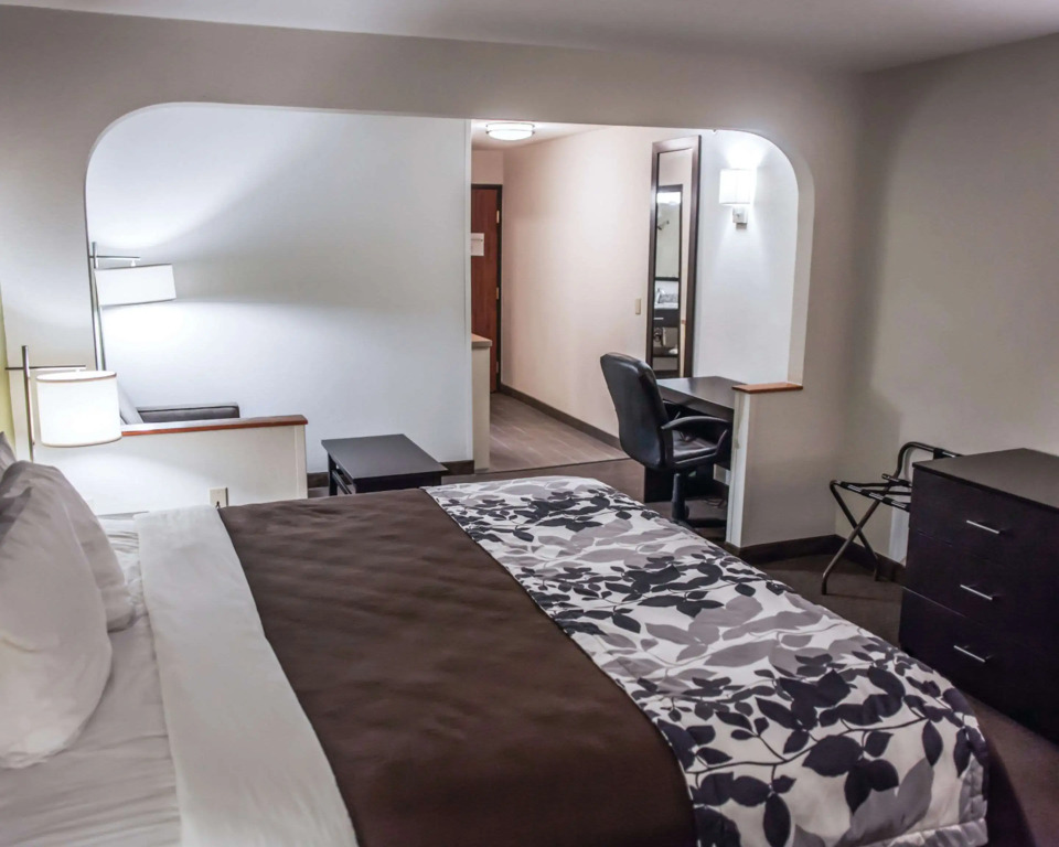 Garner Hotel Topeka West by IHG
