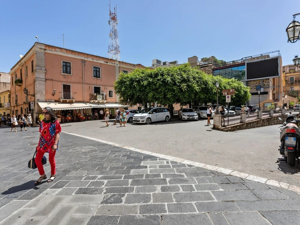 Central Apartment in Taormina Near the Sea