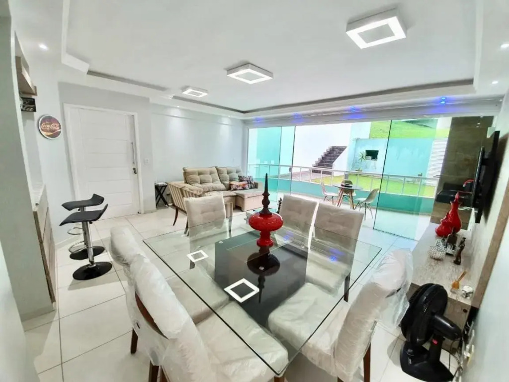 Casa confortável com varanda gourmet e 3 quartos com ar