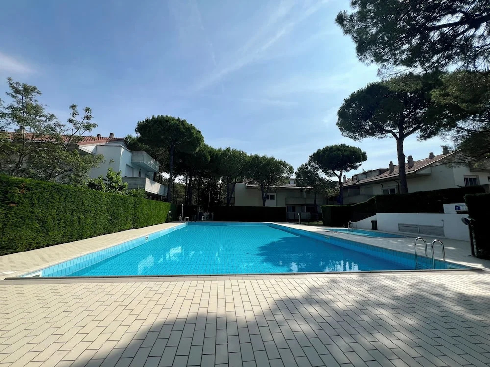 Comfort Getaway Apartment With Pool
