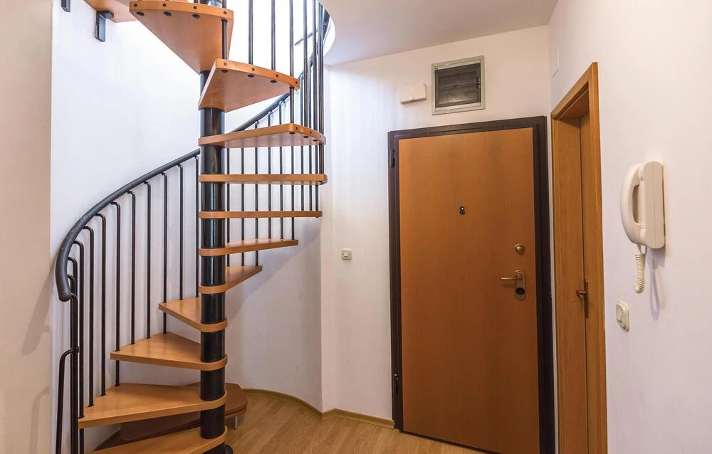 Amazing Apartment in Makarska With 5 Bedrooms and Wifi