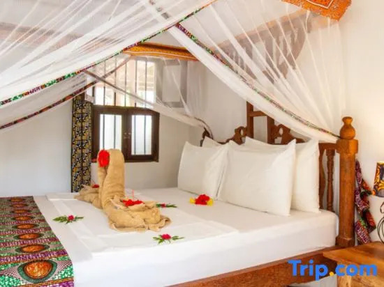 Frangipani Suite - Deluxe Triple Seaview with AC