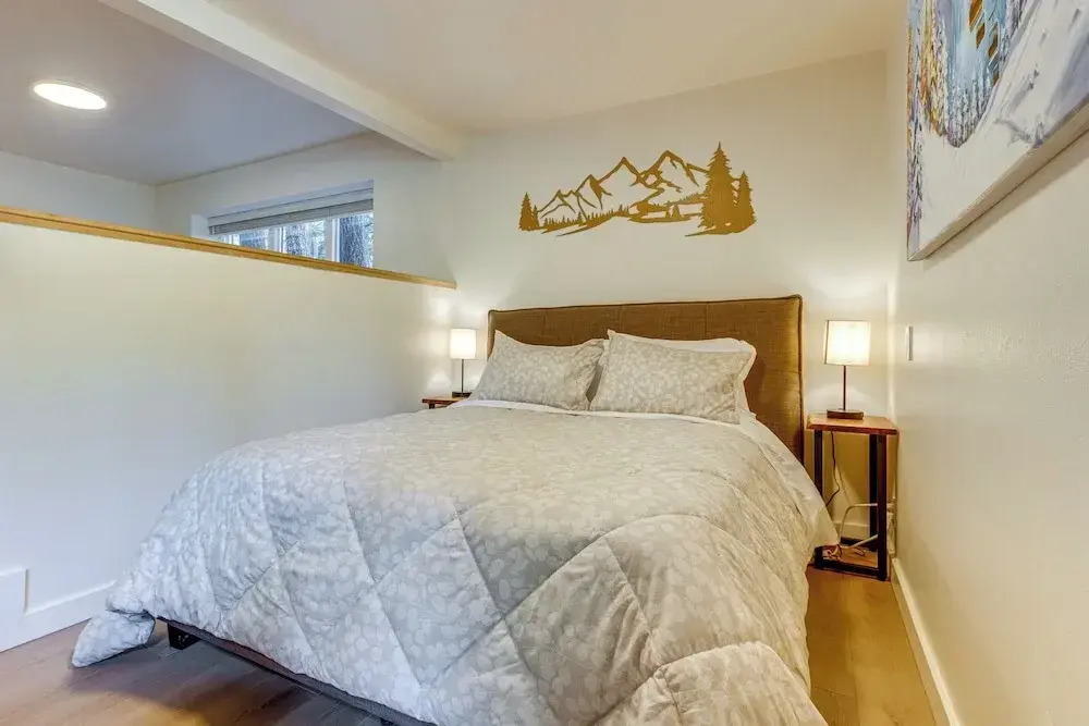Walk to Mammoth Village: Chic Mountain Studio 101