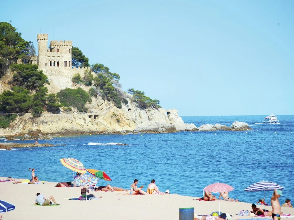 A Picturesque Wine House now Refurbished Into Home in Lloret de mar