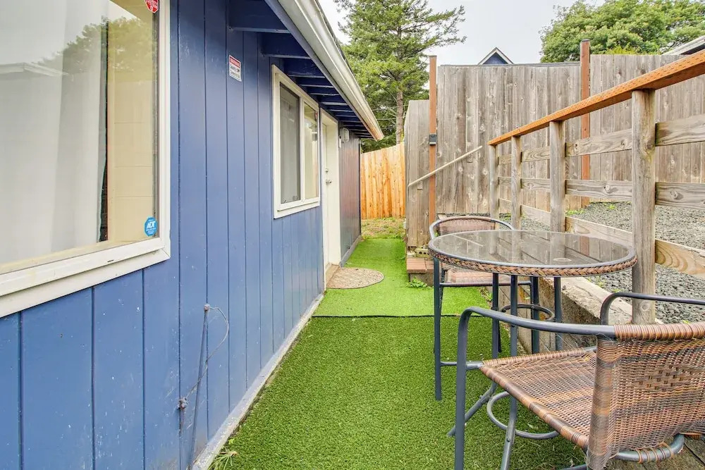 Walk to Mingus Park: Quaint Escape w/ Private Yard