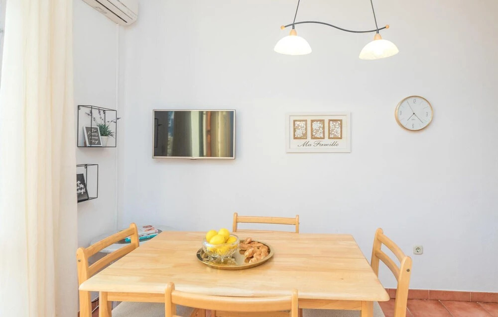 Beautiful Apartment in Vinisce With 1 Bedrooms and Wifi