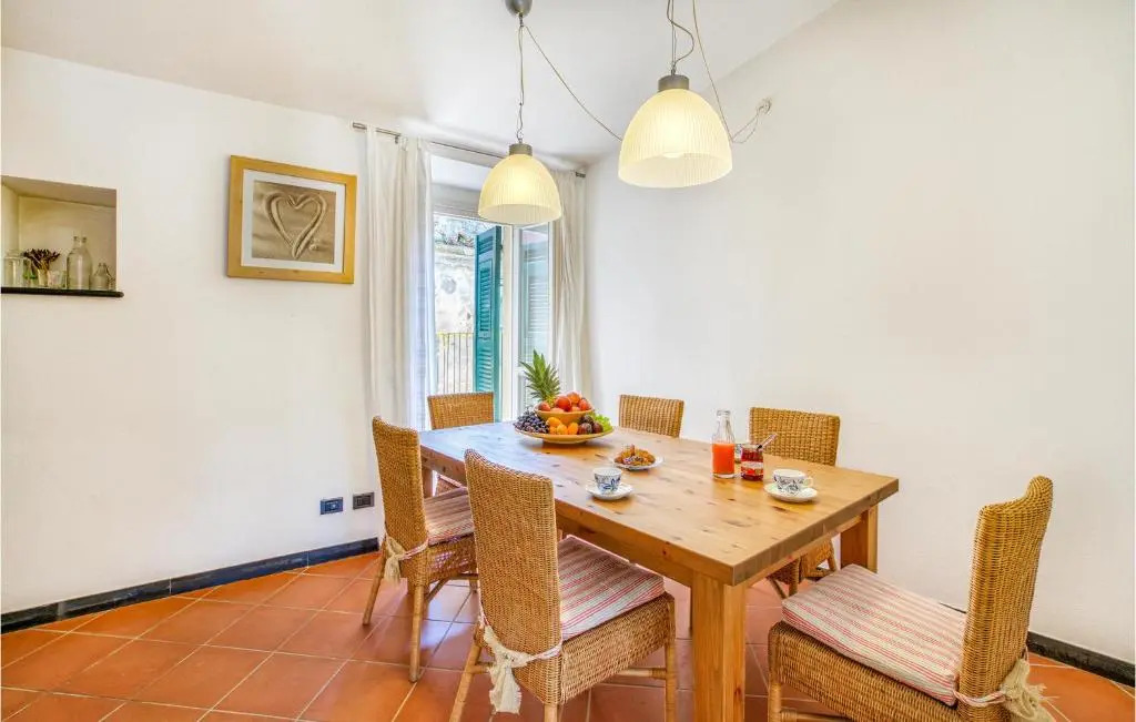 Beach Front Home In Moneglia With Wifi