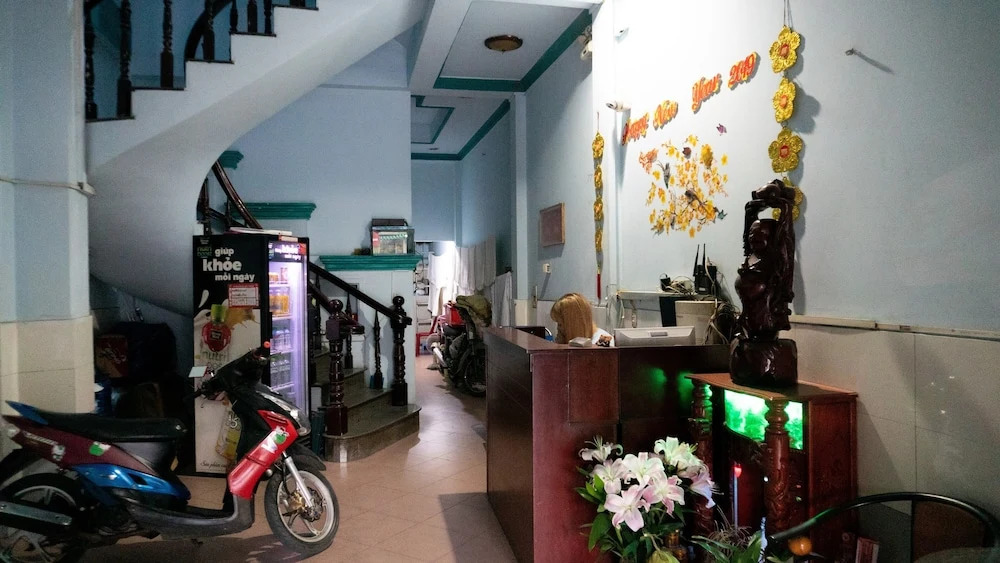 Viet Hung Hotel by Zuzu