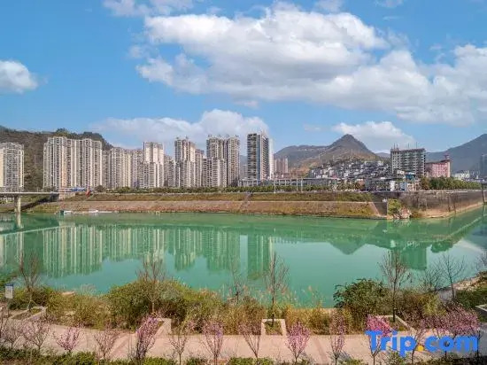 IU Hotel (Pengshui Renhe Spring store)