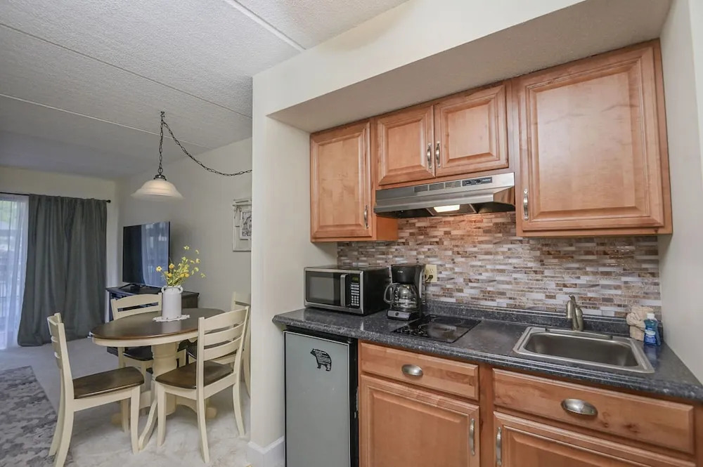 Mountain Splendor 105 by Heritage Cabin Rentals