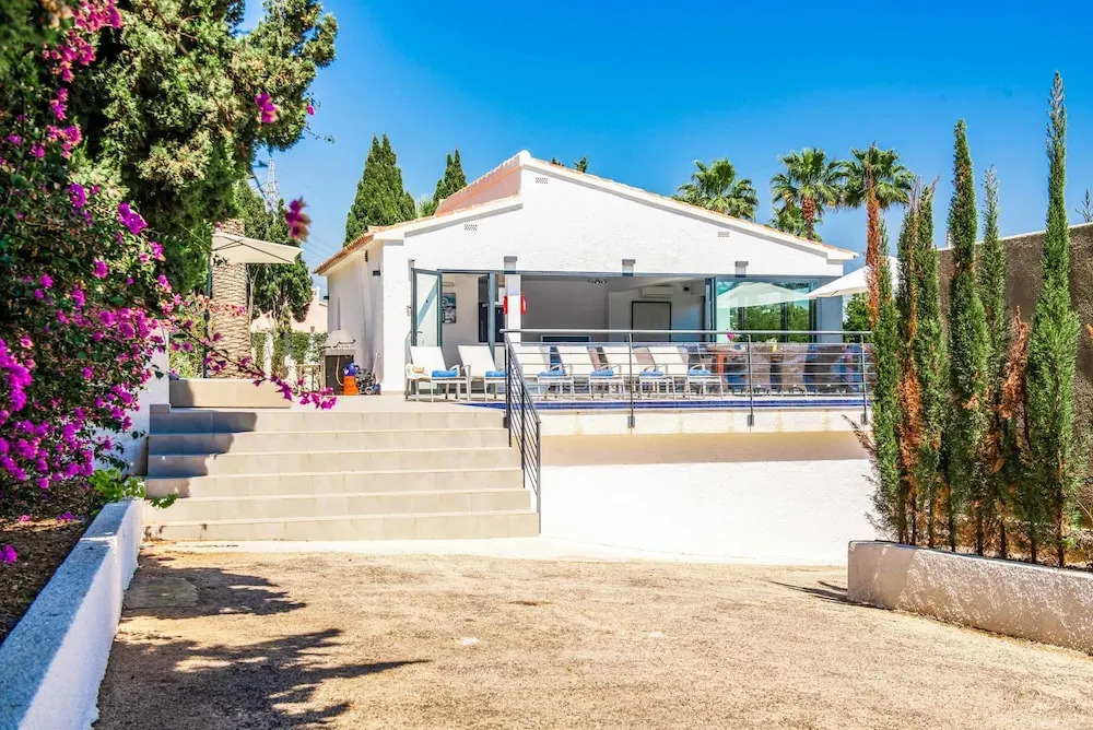 Villa Moderna - PlusHolidays