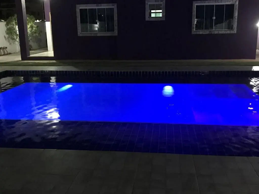 casa de praia com piscina e hidromassagem