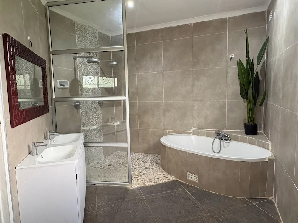 Double Bedroom In Mt Pleasant Heights - 2378