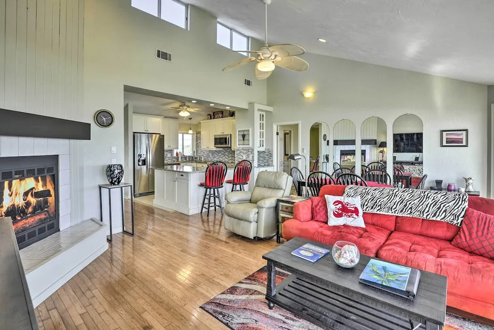 Sunny Florida Home w/ Decks & View, Steps to Beach