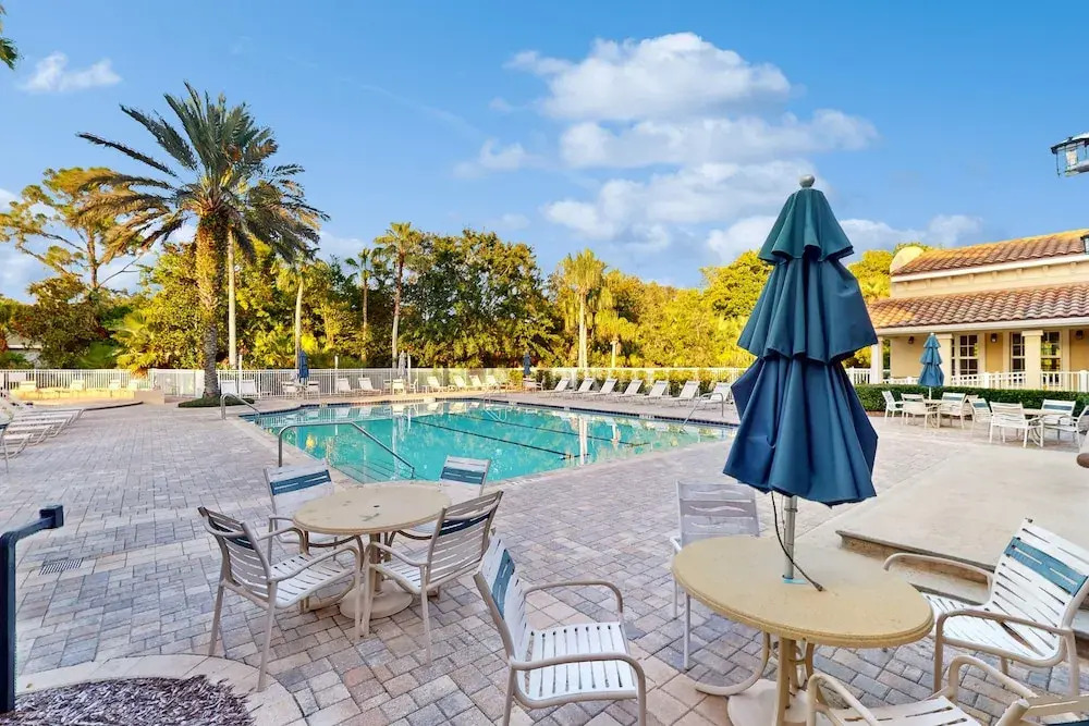 Immaculate Townhome in Upscale Community w/ Pool & Balcony - Near Beach
