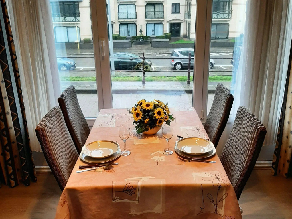 Snug Apartment in Wenduine near Sea