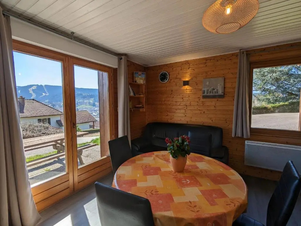 Chalet familial avec cheminée à Gérardmer - FR-1-589-37