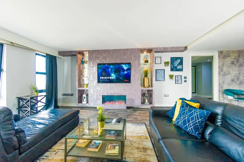 Luxury 9ine Bull Ring Apartment, Stunning city view, Free Parking, Amazing Fireplace