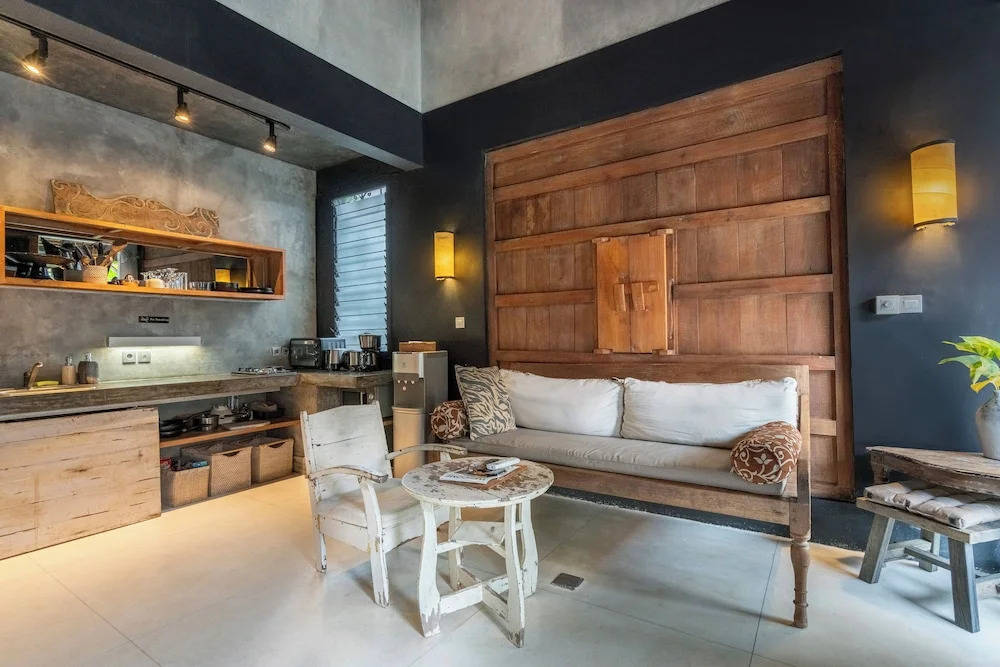 Black House Villa by Betterplace