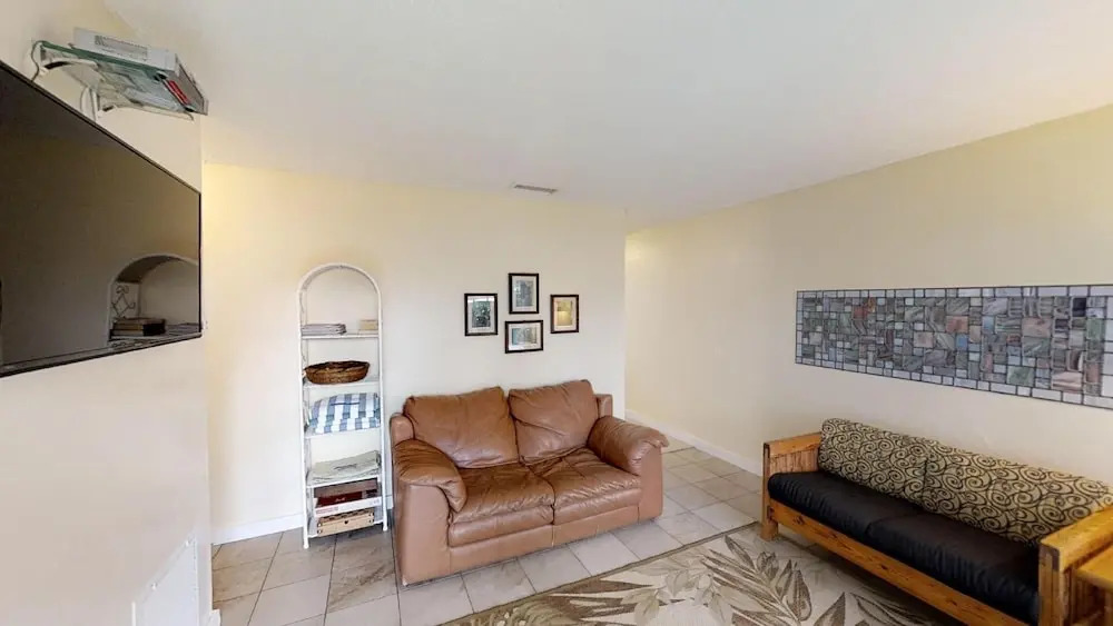 Secluded 2 Bedroom 1 Bath Cottage Home