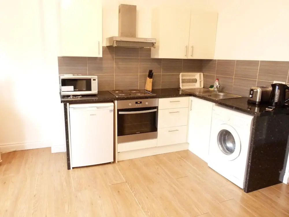 SS Property Hub - Family Apartment in Kensington