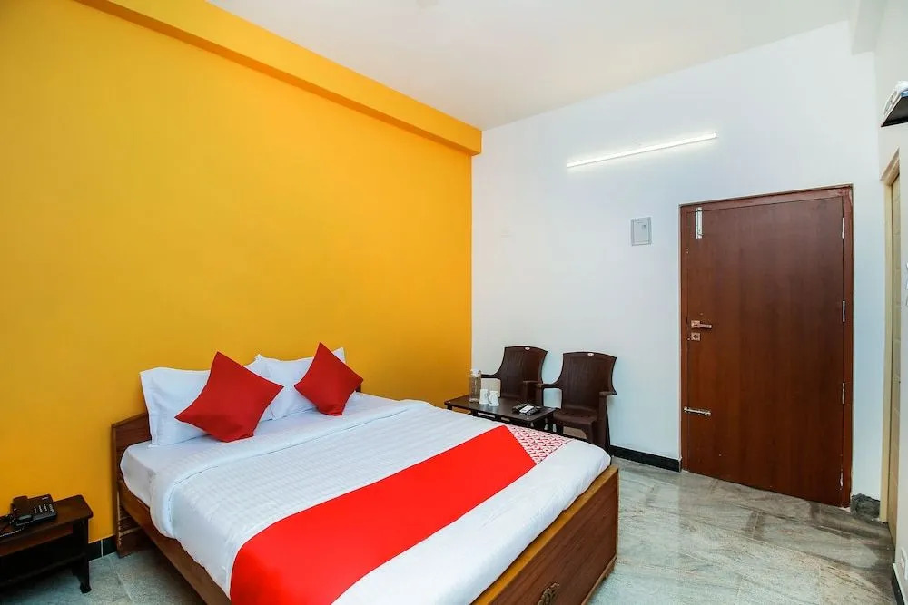 Oyo 37217 Hotel Cresant Park