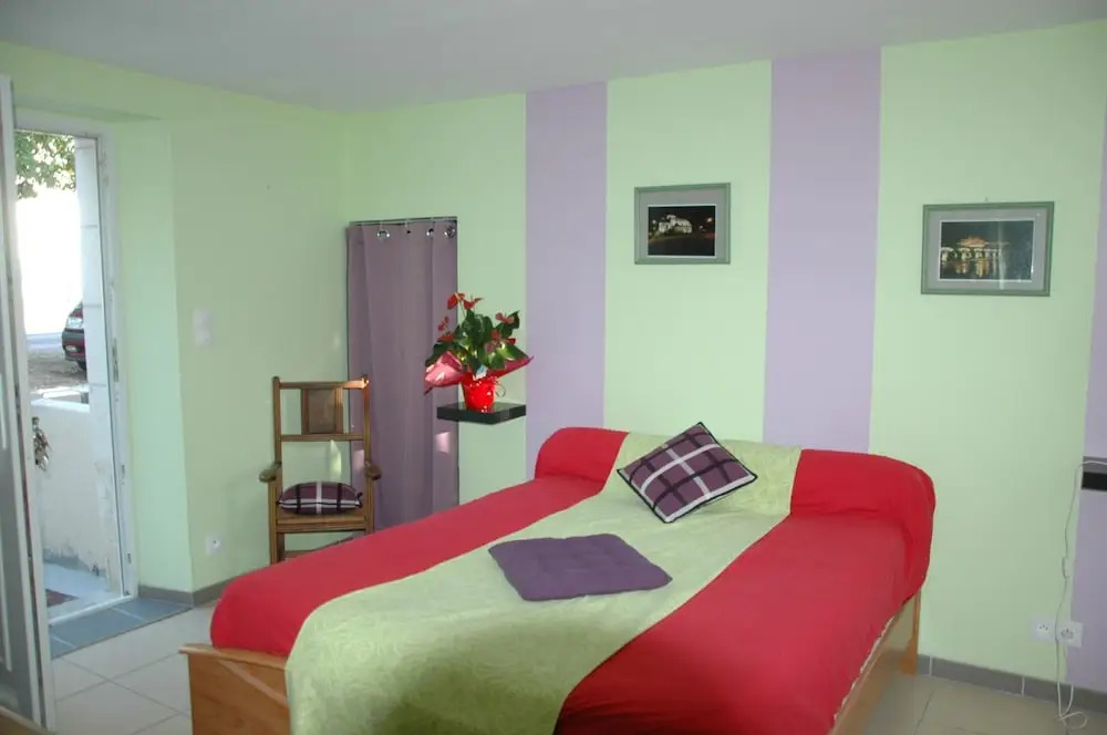 Aux Roses Tremieres