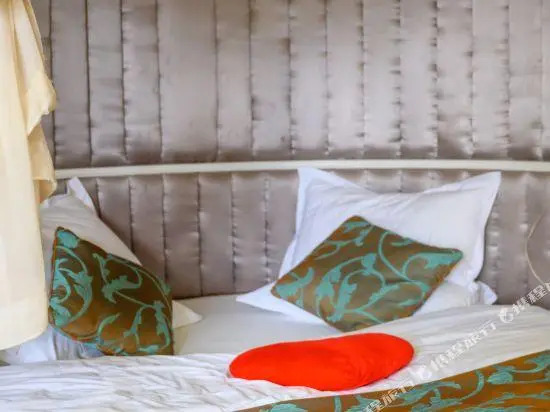 1201 Theme Hotel