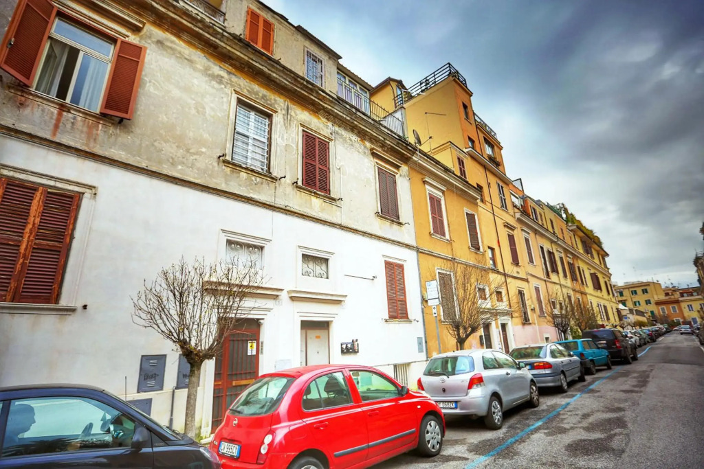 Gordons Apartment
