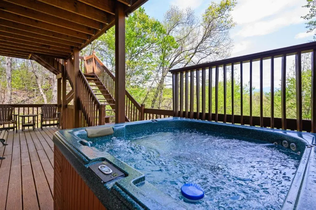 A Wolf's Den Gatlinburg