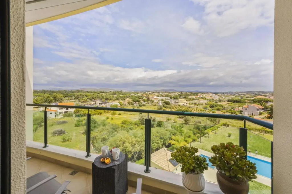 Exquisite Penthouse Apartment w Large Terrace Pool & Parking
