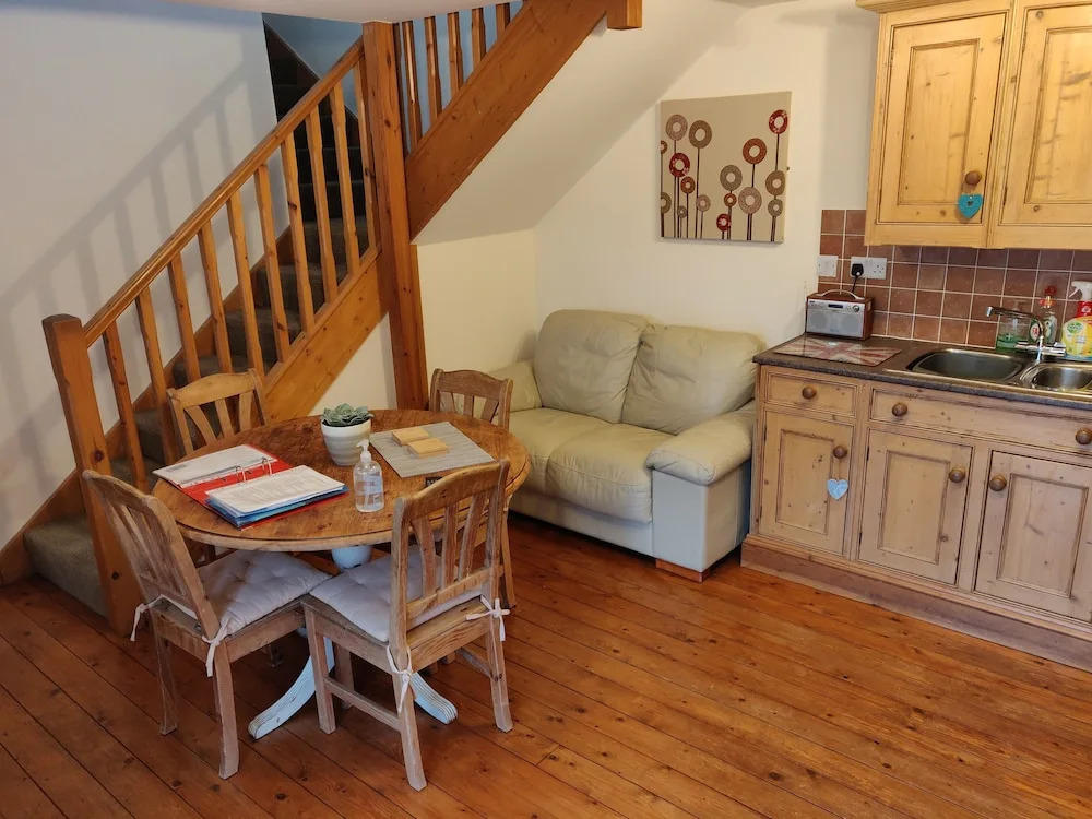 3 BR Ensuite Cottage Private Garden Parking Near St Neots