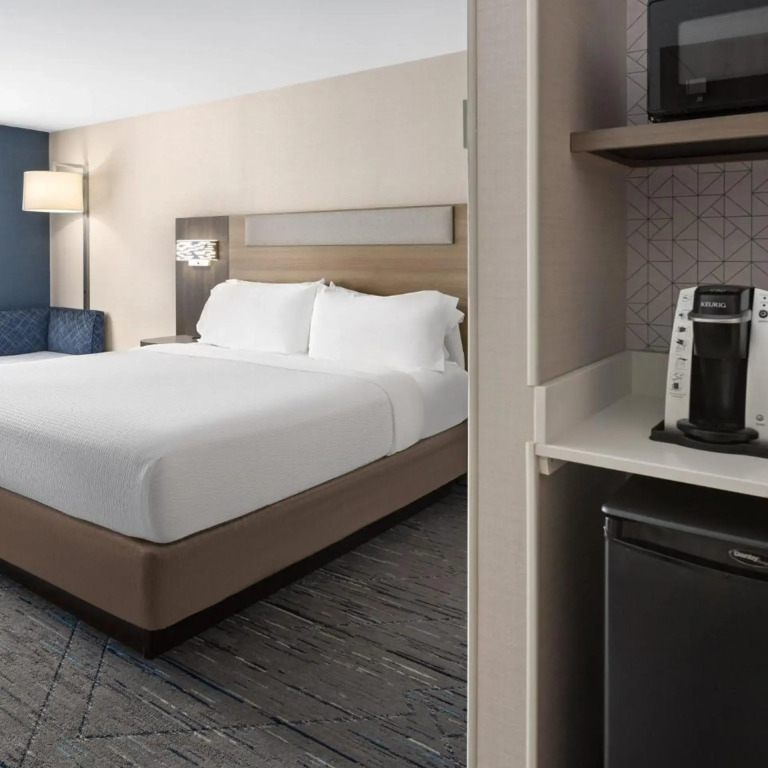 Holiday Inn Express Hotel & Suites Freeport by IHG