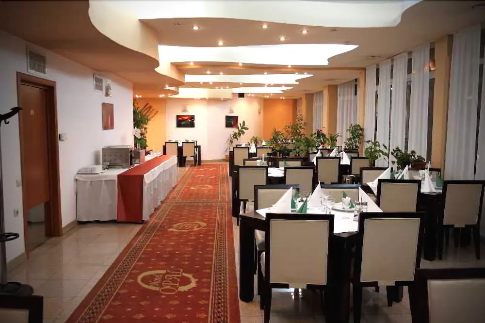 Hotel Opal