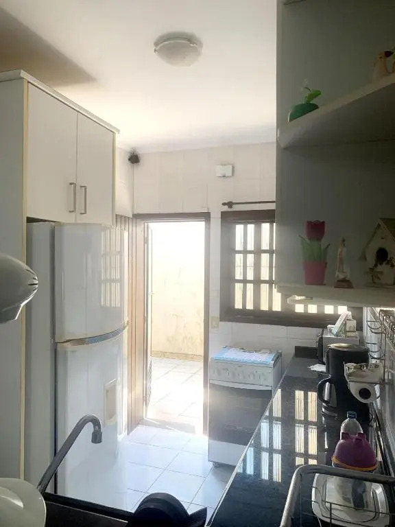 Casa c churrasq a 650 metros do mar em Bertioga SP