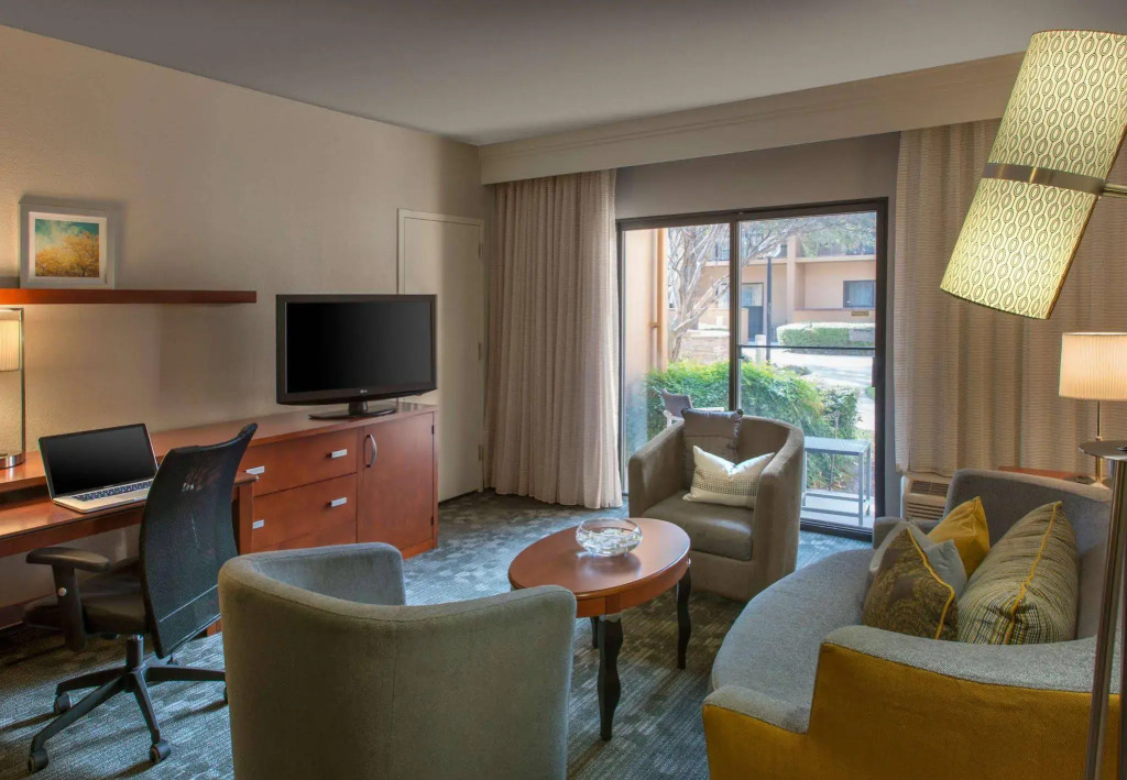 Courtyard by Marriott Cleveland Beachwood